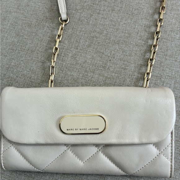 Marc Jacobs Beige Quilted Crossbody Bag - Picture 3 of 5
